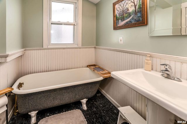 2101 WALNUT Street, Murphysboro, IL 62966