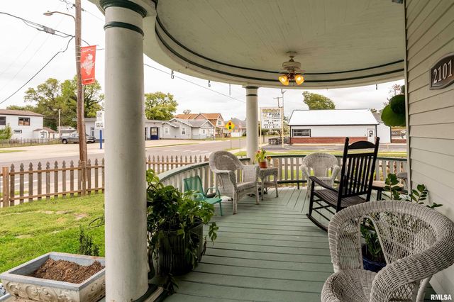 2101 WALNUT Street, Murphysboro, IL 62966