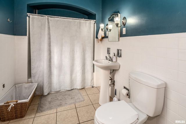 2101 WALNUT Street, Murphysboro, IL 62966