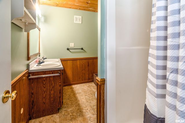 2101 WALNUT Street, Murphysboro, IL 62966