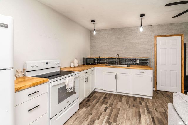 2101 WALNUT Street, Murphysboro, IL 62966