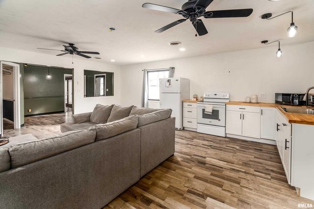 2101 WALNUT Street, Murphysboro, IL 62966