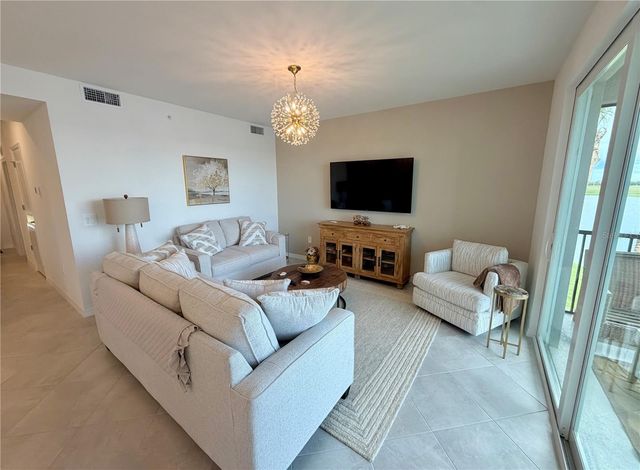 19110 SCALLOP LOOP 302, Lakewood Ranch, FL 34211