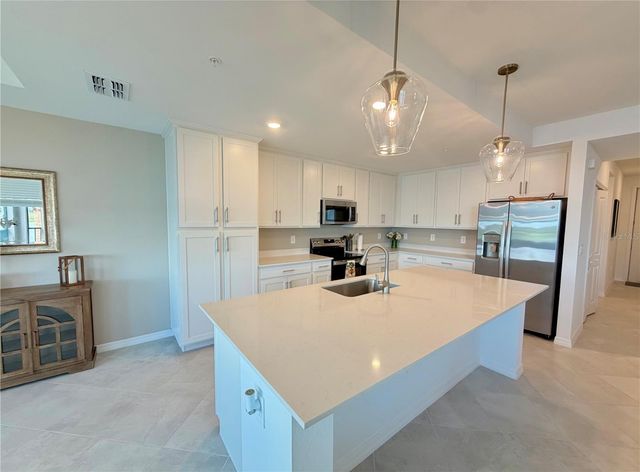 19110 SCALLOP LOOP 302, Lakewood Ranch, FL 34211