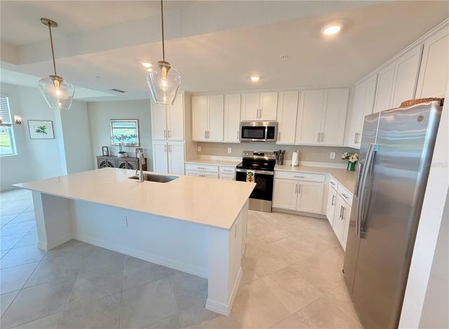 19110 SCALLOP LOOP 302, Lakewood Ranch, FL 34211