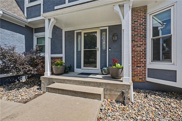 8900 W 148th Terrace, Overland Park, KS 66221
