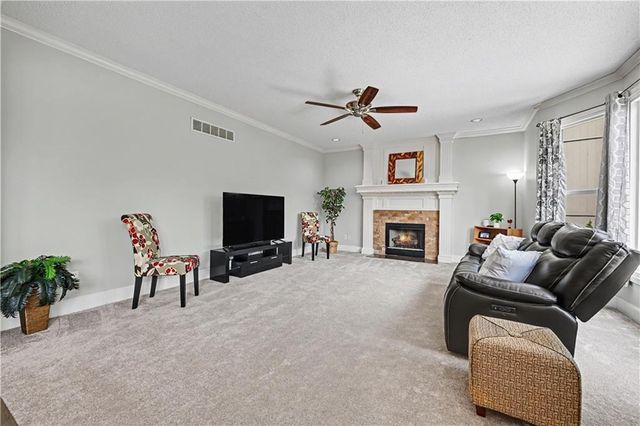 8900 W 148th Terrace, Overland Park, KS 66221