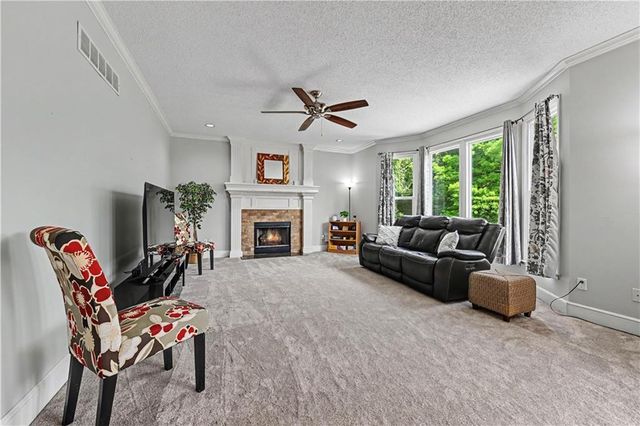 8900 W 148th Terrace, Overland Park, KS 66221