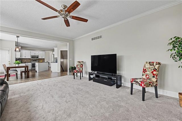 8900 W 148th Terrace, Overland Park, KS 66221