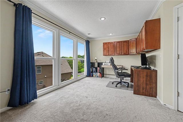 8900 W 148th Terrace, Overland Park, KS 66221