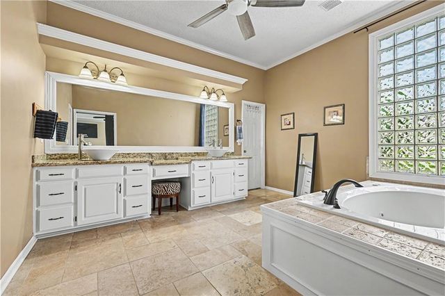 8900 W 148th Terrace, Overland Park, KS 66221
