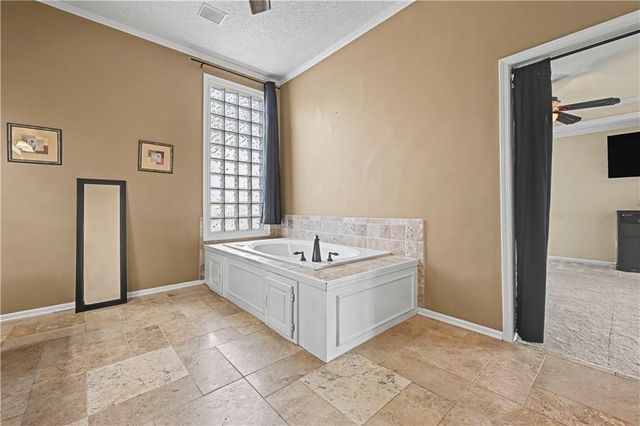8900 W 148th Terrace, Overland Park, KS 66221