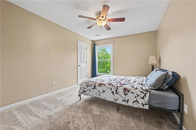 8900 W 148th Terrace, Overland Park, KS 66221