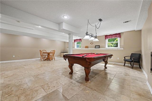 8900 W 148th Terrace, Overland Park, KS 66221