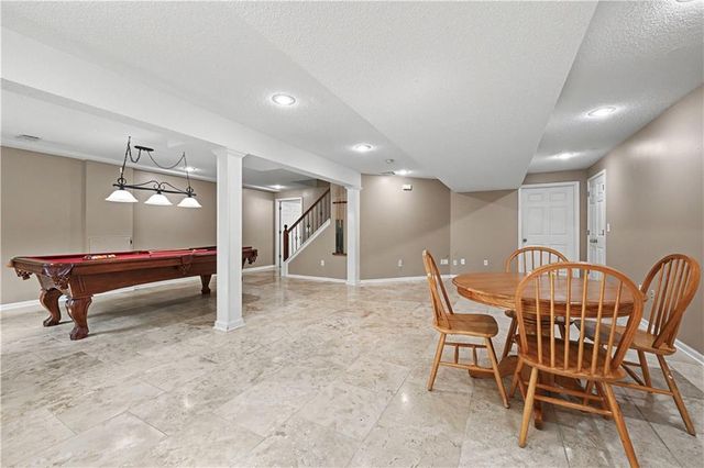 8900 W 148th Terrace, Overland Park, KS 66221