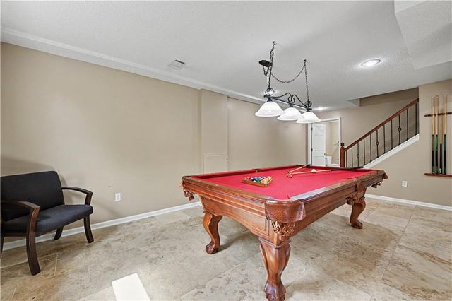 8900 W 148th Terrace, Overland Park, KS 66221