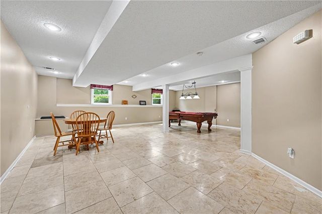 8900 W 148th Terrace, Overland Park, KS 66221