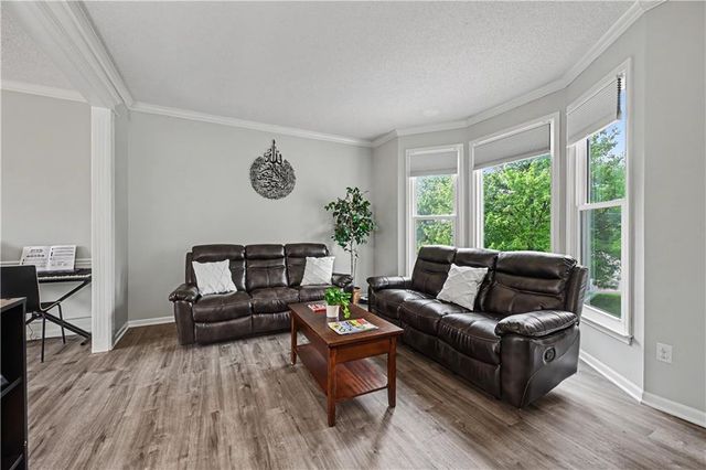8900 W 148th Terrace, Overland Park, KS 66221