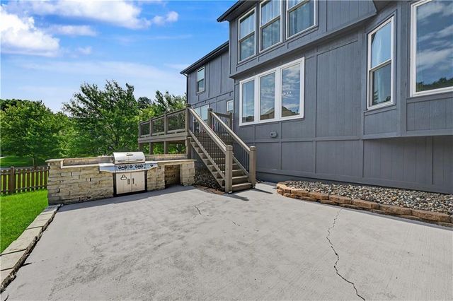 8900 W 148th Terrace, Overland Park, KS 66221