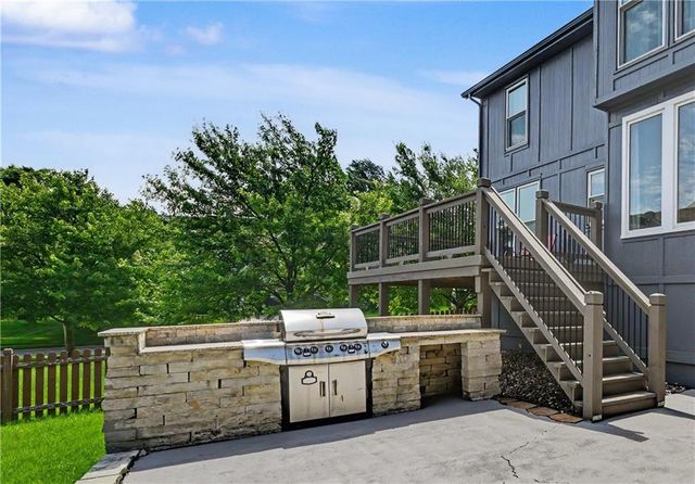 8900 W 148th Terrace, Overland Park, KS 66221