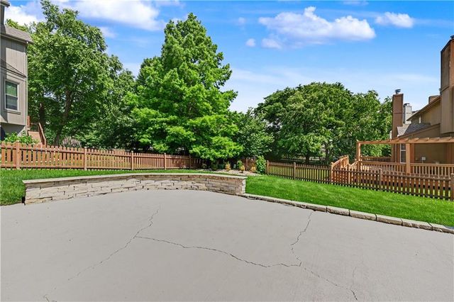 8900 W 148th Terrace, Overland Park, KS 66221