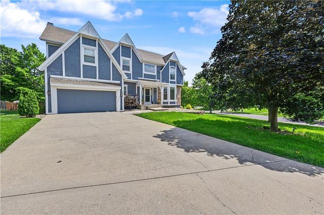 8900 W 148th Terrace, Overland Park, KS 66221