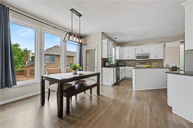 8900 W 148th Terrace, Overland Park, KS 66221