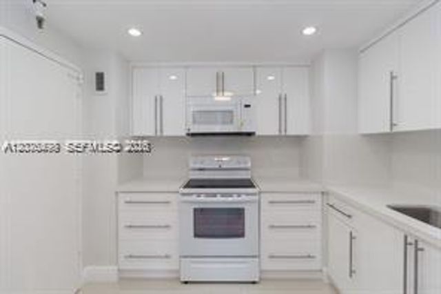 9511 Collins Avenue 409, Surfside, FL 33154