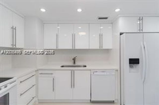9511 Collins Avenue 409, Surfside, FL 33154