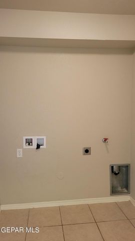 10051 RAILROAD Drive 703, El Paso, TX 79924