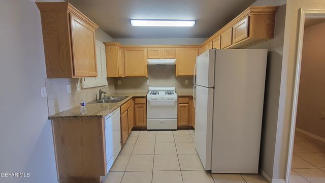 10051 RAILROAD Drive 703, El Paso, TX 79924