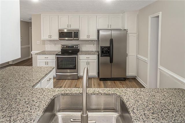 5039 Woodspring Drive, Hope Mills, NC 28348