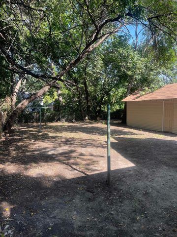 616 N Madison Ave, Wichita, KS 67214