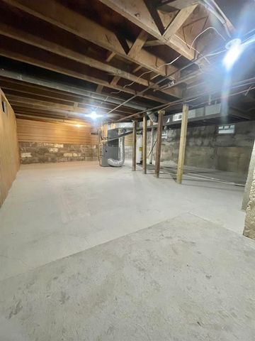 616 N Madison Ave, Wichita, KS 67214