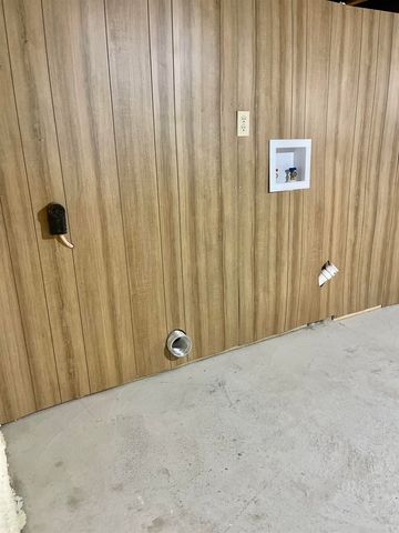 616 N Madison Ave, Wichita, KS 67214