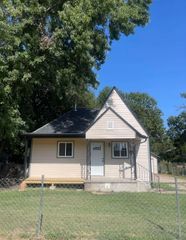 616 N Madison Ave, Wichita, KS 67214