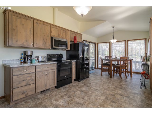 107 WOODOAK Dr, Roseburg, OR 97471