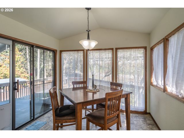 107 WOODOAK Dr, Roseburg, OR 97471