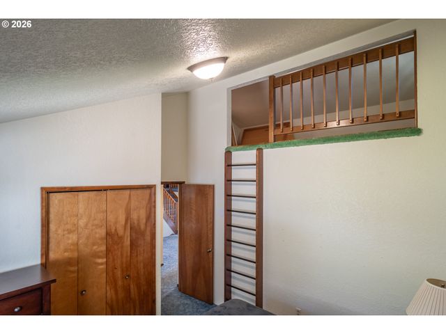 107 WOODOAK Dr, Roseburg, OR 97471