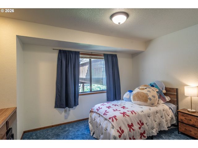 107 WOODOAK Dr, Roseburg, OR 97471