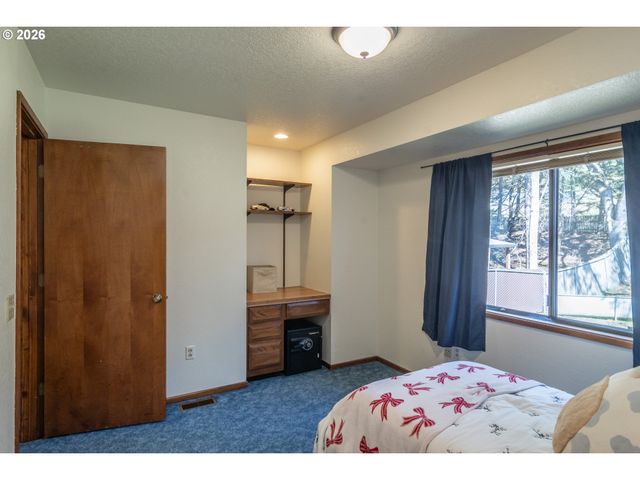 107 WOODOAK Dr, Roseburg, OR 97471