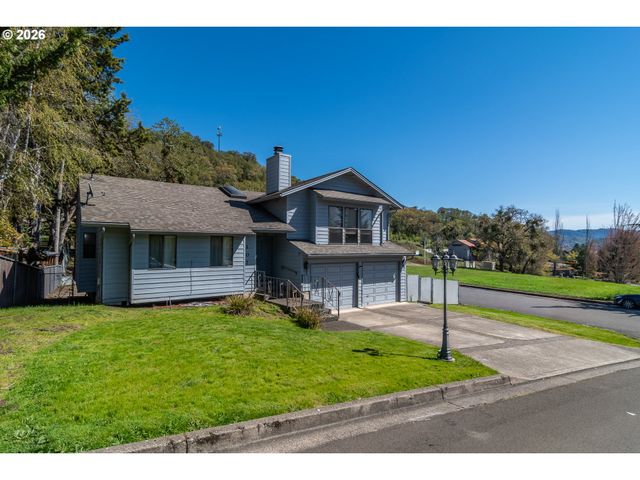 107 WOODOAK Dr, Roseburg, OR 97471