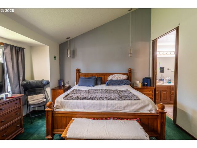 107 WOODOAK Dr, Roseburg, OR 97471