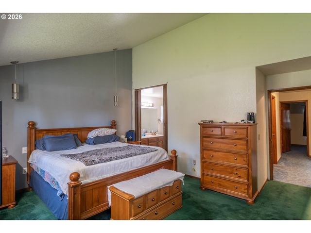 107 WOODOAK Dr, Roseburg, OR 97471