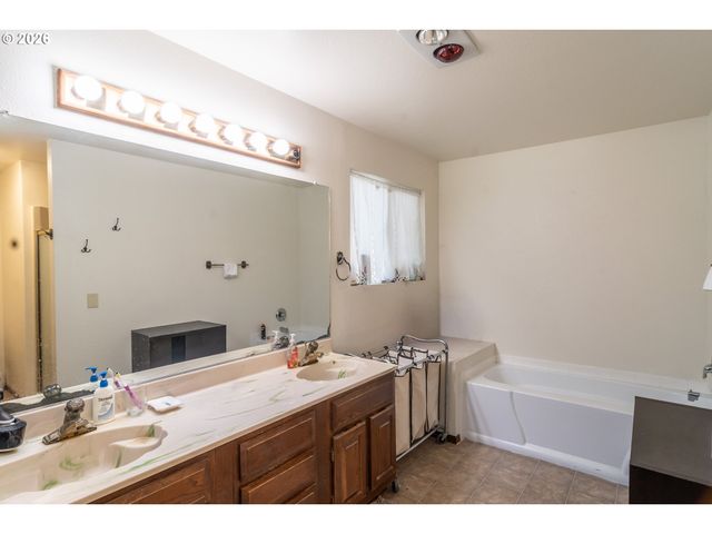 107 WOODOAK Dr, Roseburg, OR 97471