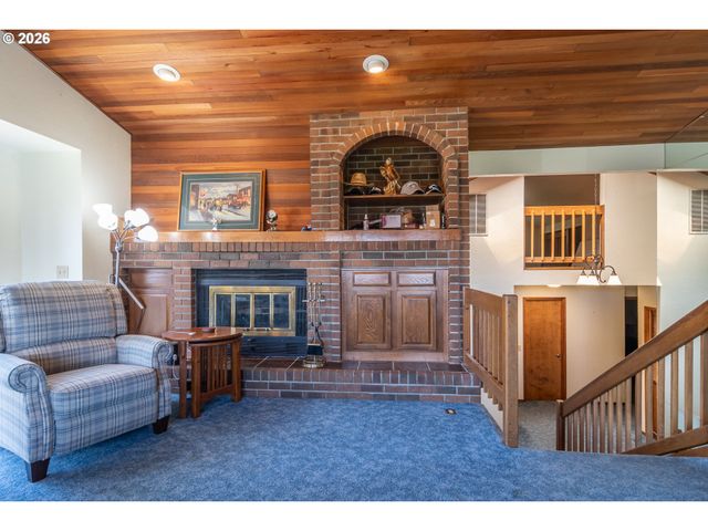 107 WOODOAK Dr, Roseburg, OR 97471