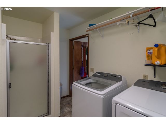 107 WOODOAK Dr, Roseburg, OR 97471