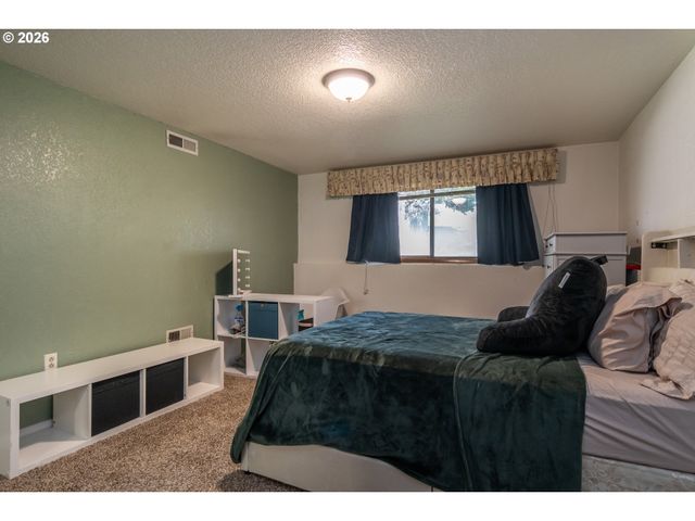 107 WOODOAK Dr, Roseburg, OR 97471