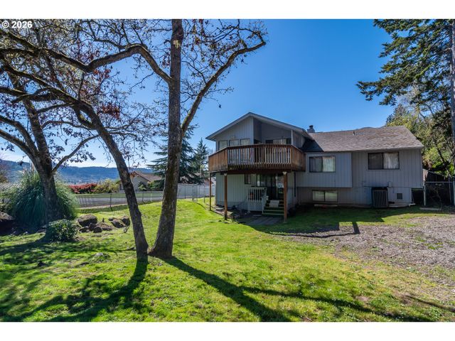 107 WOODOAK Dr, Roseburg, OR 97471