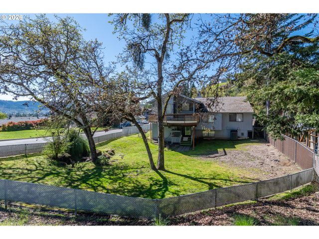 107 WOODOAK Dr, Roseburg, OR 97471